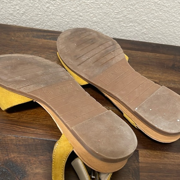 Kenneth Cole Reaction Jolly Low Wedge Golden Yellow Sandal size 6.5 - Picture 16 of 16